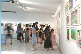 A Children's World in Which Artistic Expression Is Encouraged