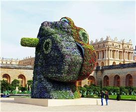 LACMA Acquires Jeff Koons’ Living Sculpture Split-Rocker
