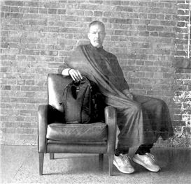 Hélène Amouzou: In Between