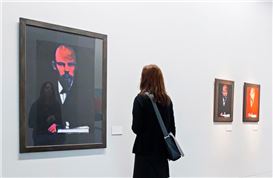 L.A. Pawnshop Owner Accused of Trying to Sell Stolen Andy Warhol Art, Worth $175,000