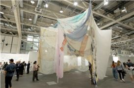 Reto Pulfer: Zustand Hand, 2024 / Art Basel 2024 Unlimited