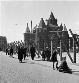 Foam exhibition marks 750 years of Amsterdam and 80 years of liberation