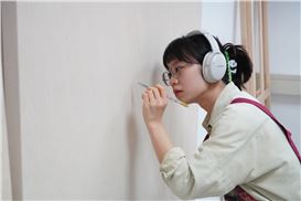 Nai-Jen Yang Uses Painting as the Quiet Revolution of Slow Seeing