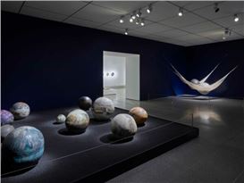 Review: “Toshiko Takaezu: Worlds Within” at the Museum of Fine Arts, Houston
