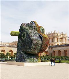 LACMA Acquires Monumental “Living” Sculpture by Jeff Koons