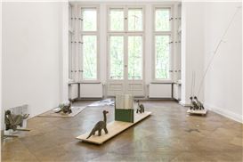 Phung-Tien Phan “Kein Charakter” at Schiefe Zähne, Berlinphung-Tien Phanphung-Tien Phan “Kein Charakter” at Schiefe Zähne, Berlin