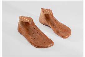 Peter Freeman, Inc. Unveils Alex Hay's Furniture and Objects in New Exhibition