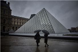 Rain Leaks from Louvre’s Roof and Narrowly Misses Prized Cimabue Painting