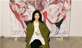 Meet the Artist: Zipiao Zhang Makes a Bold Paris Debut Reimagining Floral Still Life